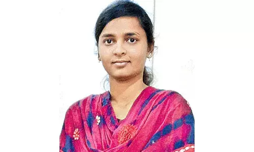 చదువుల తల్లికి పేదరికం అడ్డురాలేదు.. తొలి ప్రయత్నంలోనే ఎస్ఐగా..