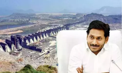 పోలవరంపై చేతులెత్తేసిన  సీఎం జగన్ పోలవరంపై చేతులెత్తేసిన  సీఎం జగన్