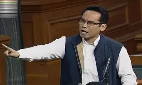 లోక్సభలో అవిశ్వాస తీర్మానంపై చర్చ ప్రారంభం లోక్సభలో అవిశ్వాస తీర్మానంపై చర్చ ప్రారంభం