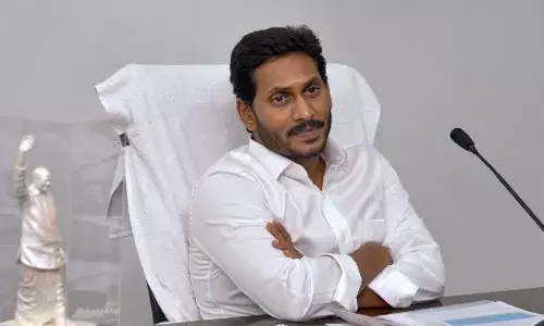 జగన్ పర్యటనలో ప్రజల ఇబ్బందులు జగన్ పర్యటనలో ప్రజల ఇబ్బందులు