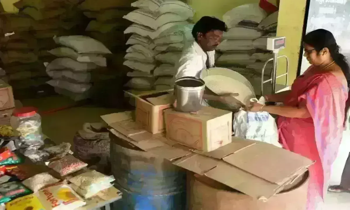 రేషన్ డీలర్ల చర్చలు సఫలం; హెల్త్ కార్డులు ఇవ్వాలని నిర్ణయం