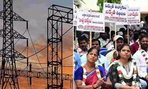 కాకినాడలో ఏపీ విద్యుత్ ఉద్యోగుల ఆందోళన కాకినాడలో ఏపీ విద్యుత్ ఉద్యోగుల ఆందోళన