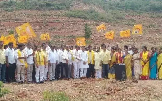 విశాఖలో రెచ్చిపోతున్న భూదొంగలు