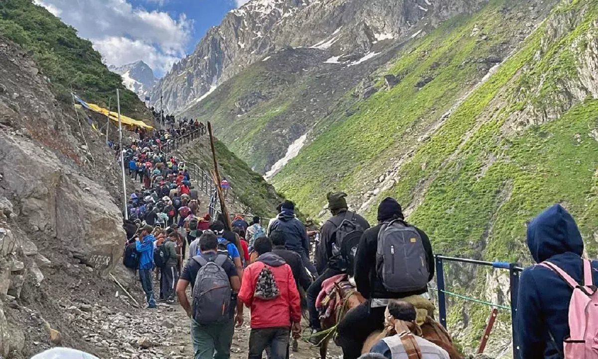 Amarnath Yatra: కొండ చరియలు విరిగిపడి యాత్రకు బ్రేక్ Amarnath Yatra: కొండ చరియలు విరిగిపడి యాత్రకు బ్రేక్