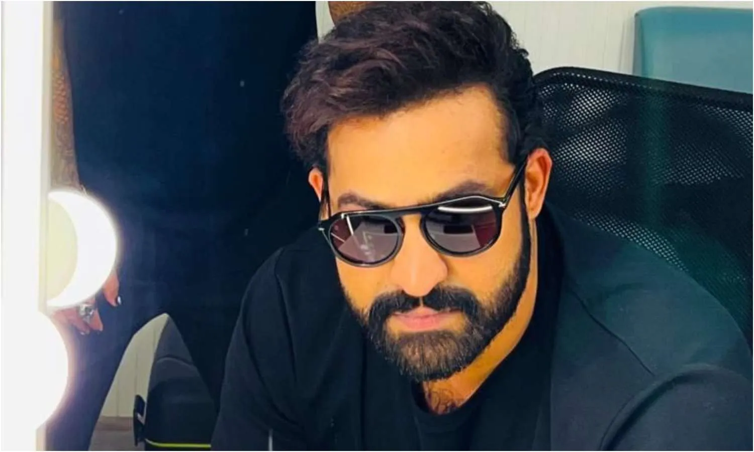 Tarak New Look : స్మార్ట్ & కూల్ లుక్ లో జూనియర్ ఎన్టీఆర్ Tarak New Look : స్మార్ట్ & కూల్ లుక్ లో జూనియర్ ఎన్టీఆర్