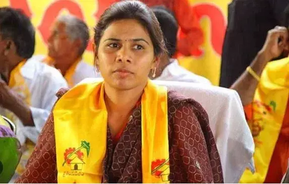 తెలుగు గంగ కాలువ పనులను పరిశీలించిన భూమా అఖిలప్రియ తెలుగు గంగ కాలువ పనులను పరిశీలించిన భూమా అఖిలప్రియ