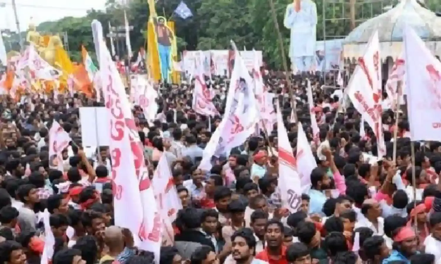 అనంతపురంలో జనసేన, వామపక్షాల నేతల ఆందోళన అనంతపురంలో జనసేన, వామపక్షాల నేతల ఆందోళన