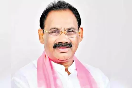 శిలాఫలకం నిర్మించకపోవడంతో ఎమ్మెల్యే ఆగ్రహం శిలాఫలకం నిర్మించకపోవడంతో ఎమ్మెల్యే ఆగ్రహం