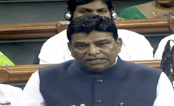 కాళేశ్వరం ప్రాజెక్టుపై అబద్ధాలు చెప్పారంటూ నోటీసులు