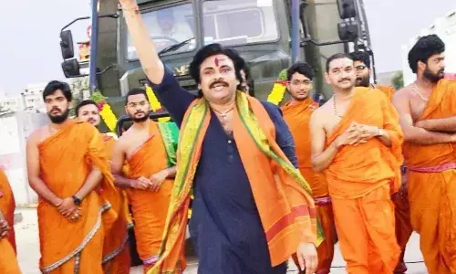 Vishakha: పవన్ వారాహియాత్రకు అడుగడుగునా ఆంక్షలు Vishakha: పవన్ వారాహియాత్రకు అడుగడుగునా ఆంక్షలు