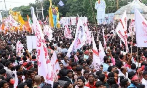 అనంతపురంలో జనసేన, వామపక్షాల నేతల ఆందోళన అనంతపురంలో జనసేన, వామపక్షాల నేతల ఆందోళన