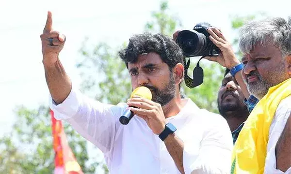 వైసీపీ నేతలు ఇసుక తవ్వి తరలిస్తున్న లారీల వద్ద లోకేష్‌ సెల్ఫీ