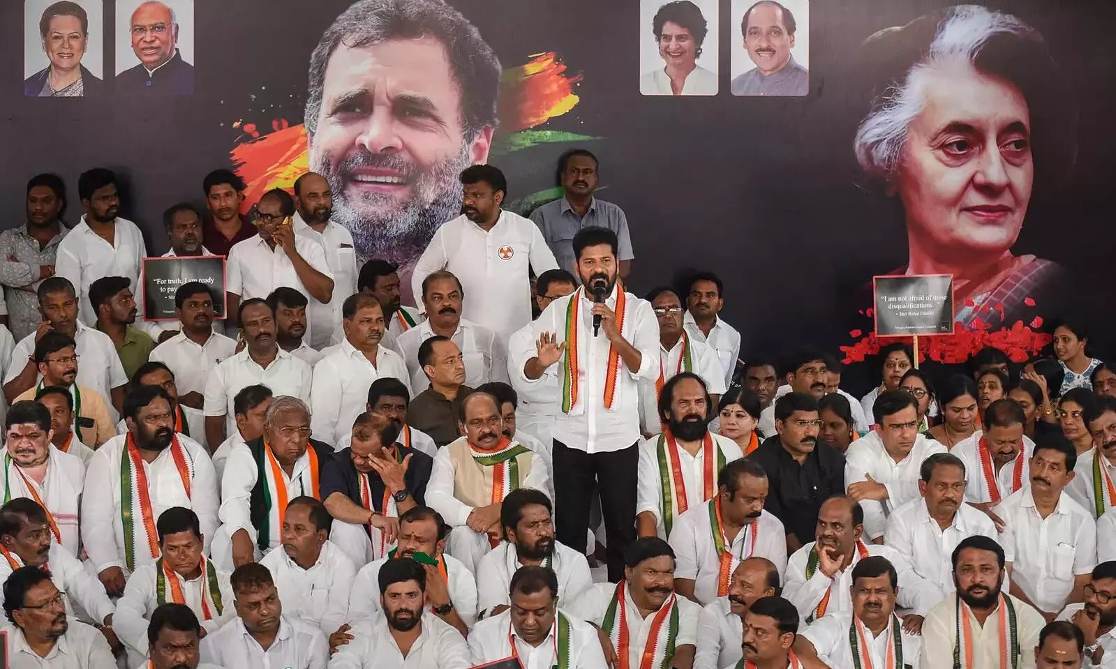 తెలంగాణ కాంగ్రెస్ అభ్యర్థుల తొలి జాబితా సిద్ధం!? తెలంగాణ కాంగ్రెస్ అభ్యర్థుల తొలి జాబితా సిద్ధం!?