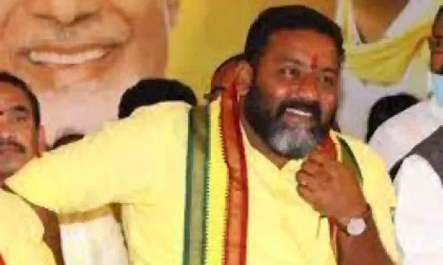 శ్రీకాకుళంలో టీడీపీ ఎమ్మెల్యే ప్లెక్సీలను చించివేత శ్రీకాకుళంలో టీడీపీ ఎమ్మెల్యే ప్లెక్సీలను చించివేత