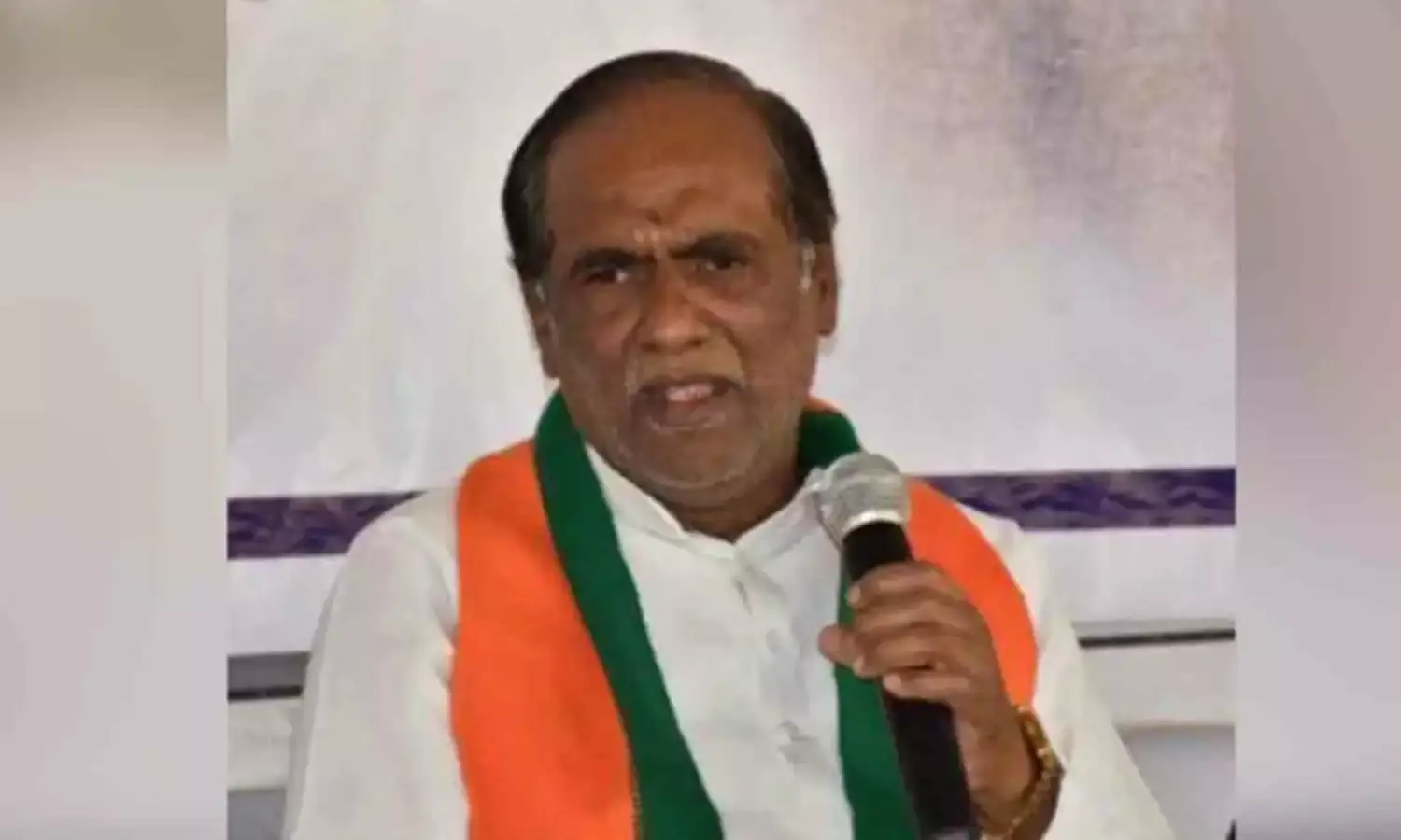 విపక్షాలపై విరుచుకుపడ్డ బీజేపీ ఎంపీ లక్ష్మణ్ విపక్షాలపై విరుచుకుపడ్డ బీజేపీ ఎంపీ లక్ష్మణ్