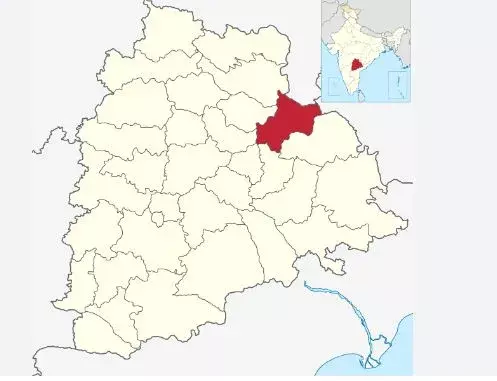 జయశంకర్ భూపాలపల్లి జిల్లాలో రోడెక్కిన విద్యార్ధినులు