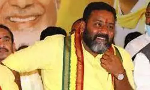 శ్రీకాకుళంలో టీడీపీ ఎమ్మెల్యే ప్లెక్సీలను చించివేత శ్రీకాకుళంలో టీడీపీ ఎమ్మెల్యే ప్లెక్సీలను చించివేత