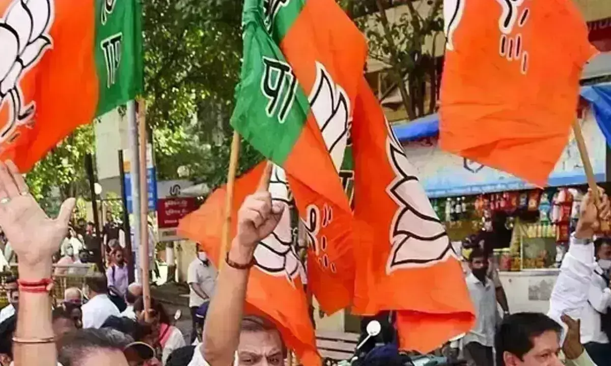 డబుల్ బెడ్రూం ఇళ్లపై బీజేపీ పోరుబాట; ఇందిరాపార్కు దగ్గర బీజేపీ మహాధర్నా డబుల్ బెడ్రూం ఇళ్లపై బీజేపీ పోరుబాట; ఇందిరాపార్కు దగ్గర బీజేపీ మహాధర్నా