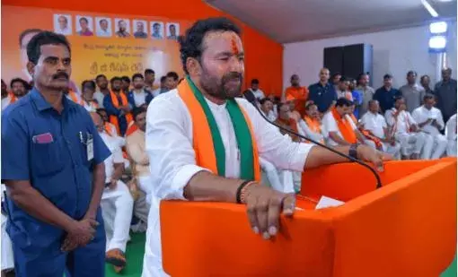 డబుల్‌ బెడ్‌రూమ్‌ ఇళ్లపై బీజేపీ పోరుబాట