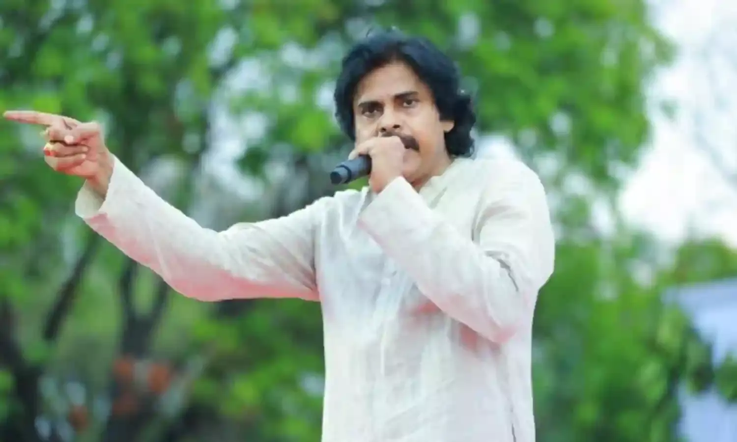 శాఖలో కొనసాగుతున్న పవన్ కళ్యాణ్ వారాహి యాత్ర శాఖలో కొనసాగుతున్న పవన్ కళ్యాణ్ వారాహి యాత్ర