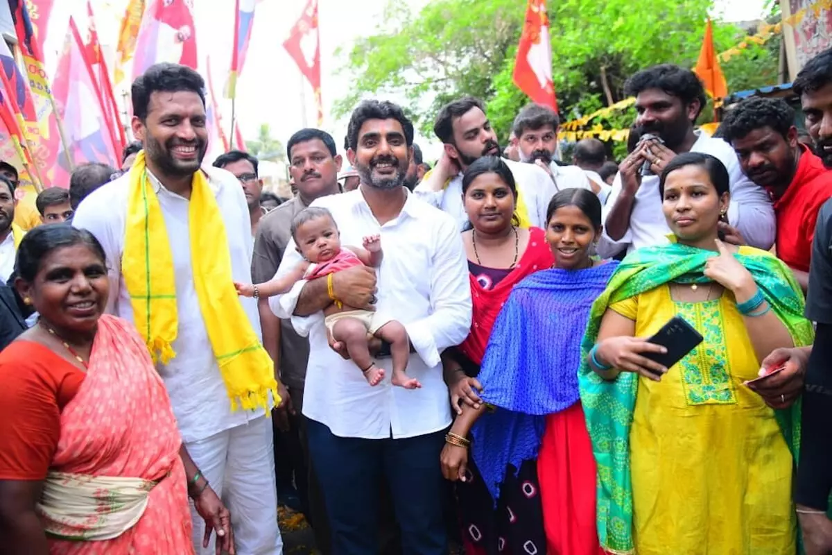 Yuvagalam: చిన్నారుల ముద్దుల మామయ్య లోకేష్ Yuvagalam: చిన్నారుల ముద్దుల మామయ్య లోకేష్