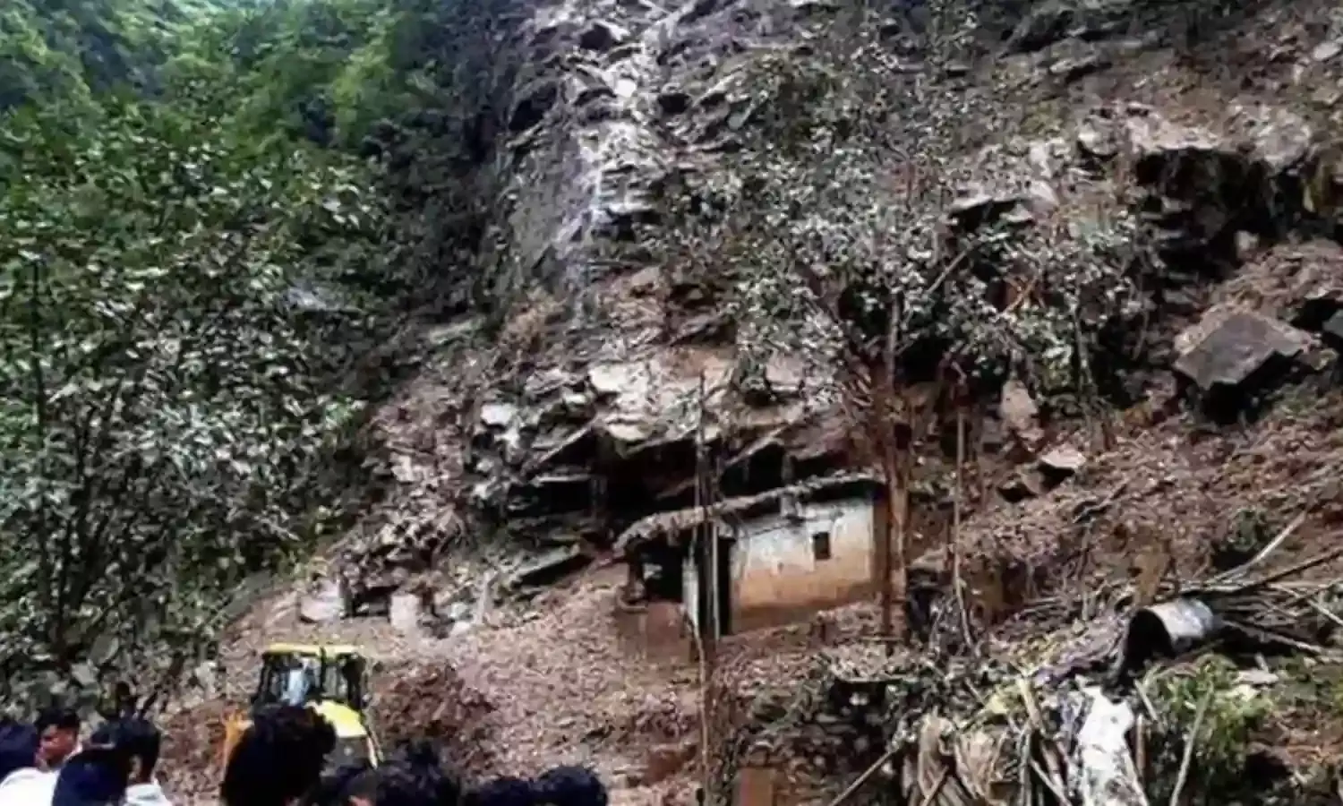 Himachal Pradesh: ఘోర విషాదం; విరిగిపడ్డ కొండచరియలు, 15 మంది మృతి Himachal Pradesh: ఘోర విషాదం; విరిగిపడ్డ కొండచరియలు, 15 మంది మృతి
