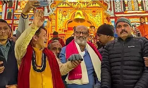 బద్రీనాథ్‌ ఆలయాన్ని దర్శించుకున్న రజనీకాంత్‌