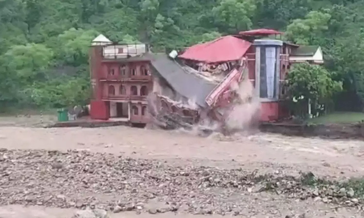 ఉత్తరాఖండ్లో భారీ వర్షాలు.. కళ్ల ముందే కాలేజీ బిల్డింగ్.. ఉత్తరాఖండ్లో భారీ వర్షాలు.. కళ్ల ముందే కాలేజీ బిల్డింగ్..
