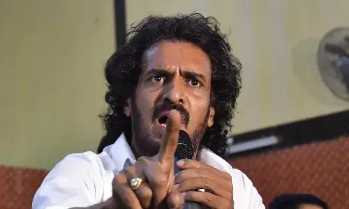 Actor Upendra: చిక్కుల్లో పడ్డ కన్నడ నటుడు ఉపేంద్ర Actor Upendra: చిక్కుల్లో పడ్డ కన్నడ నటుడు ఉపేంద్ర