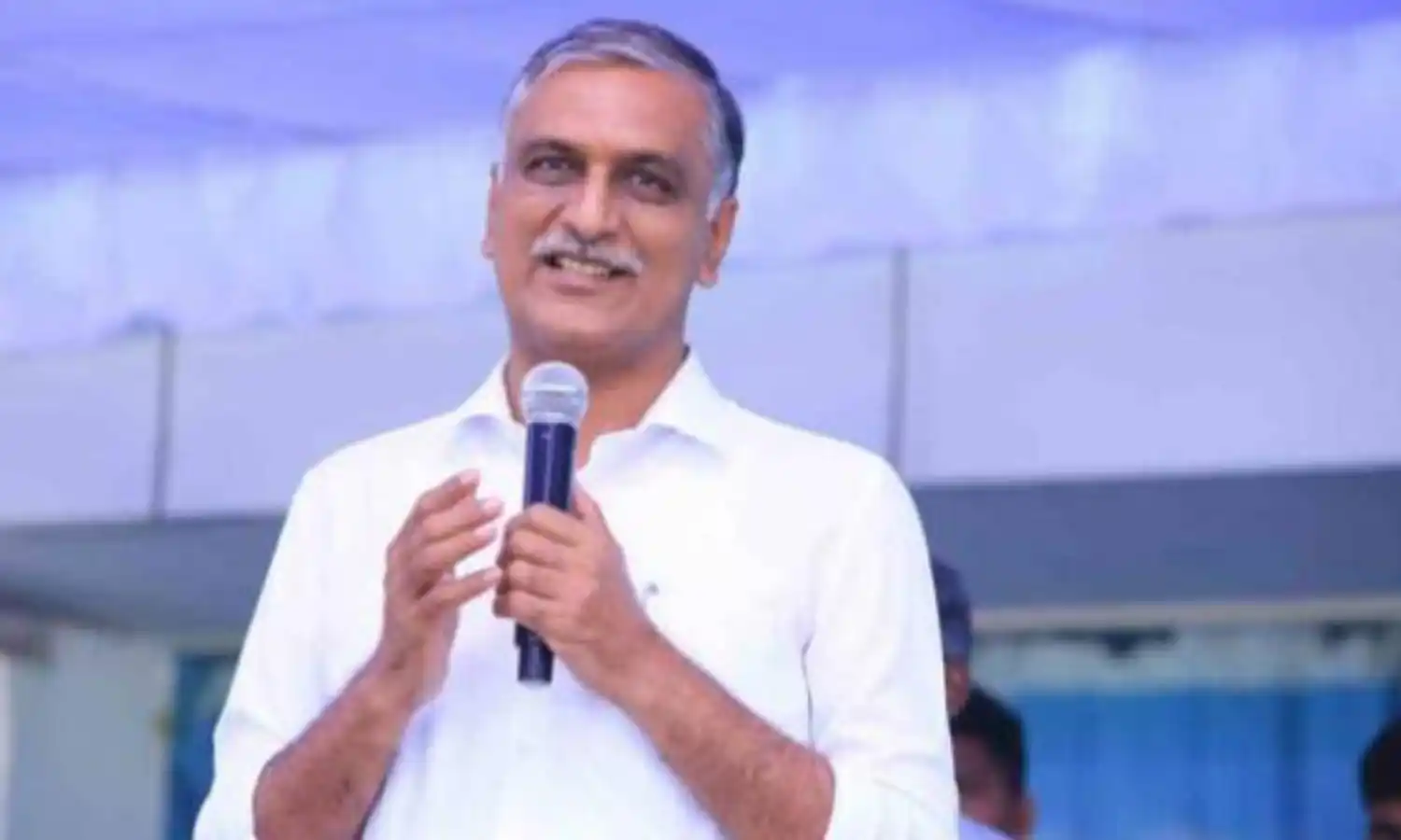 జాతీయ జెండా ఆవిష్కరించిన మంత్రి హరీష్రావు జాతీయ జెండా ఆవిష్కరించిన మంత్రి హరీష్రావు