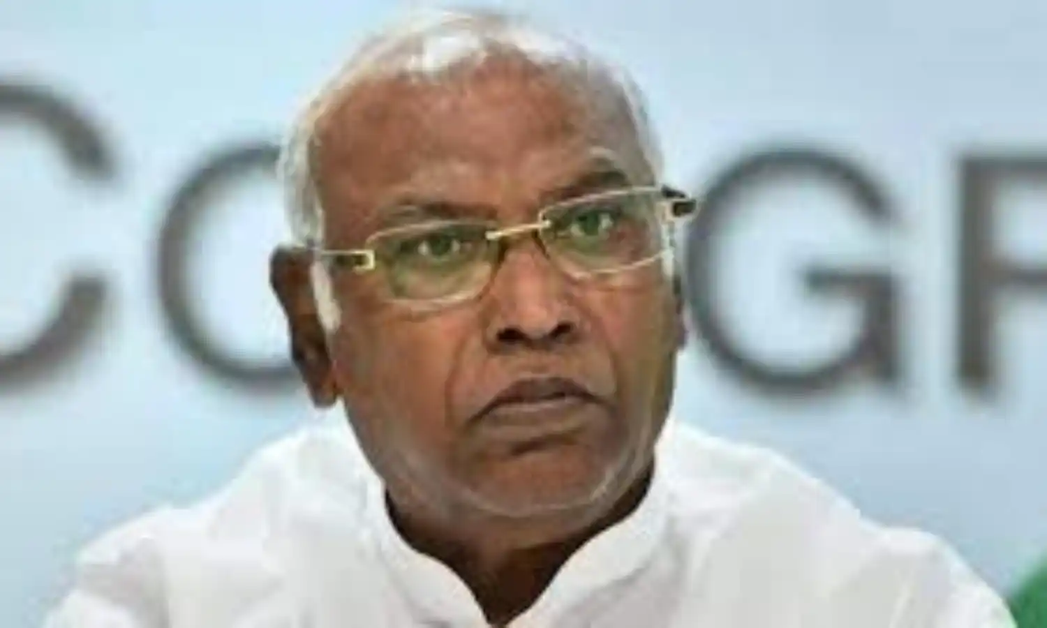 పరోక్షంగా ప్రధాని మోదీపై ఖర్గే విమర్శలు పరోక్షంగా ప్రధాని మోదీపై ఖర్గే విమర్శలు