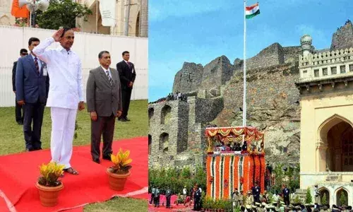 జాతీయ పతాకాన్ని ఆవిష్కరించిన సీఎం కేసీఆర్‌