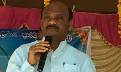 జాతీయ జెండాను ఆవిష్కరించిన అయ్యన్న పాత్రుడు