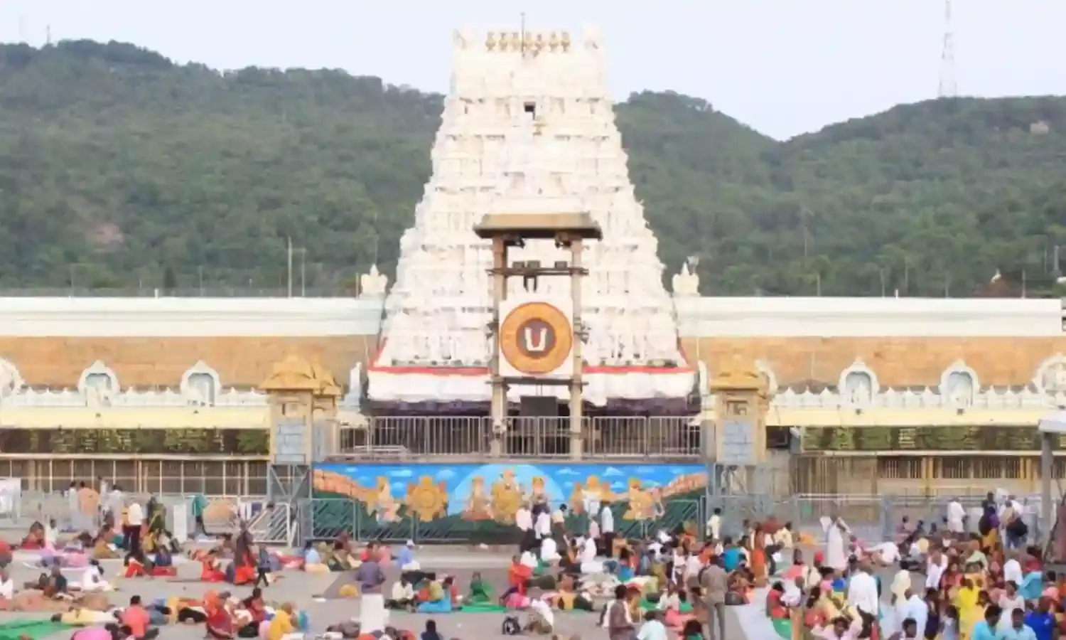 Tirupathi: టీటీడీ పరిపాలన భవనం ముందు హిందూ జేఏసీ నిరసన Tirupathi: టీటీడీ పరిపాలన భవనం ముందు హిందూ జేఏసీ నిరసన