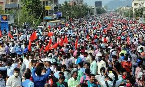 విద్యుత్ ఉద్యోగుల ఛలో విజయవాడ వాయిదా