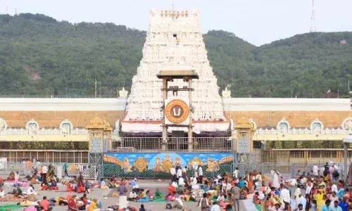 Tirupathi: టీటీడీ పరిపాలన భవనం ముందు హిందూ జేఏసీ నిరసన Tirupathi: టీటీడీ పరిపాలన భవనం ముందు హిందూ జేఏసీ నిరసన
