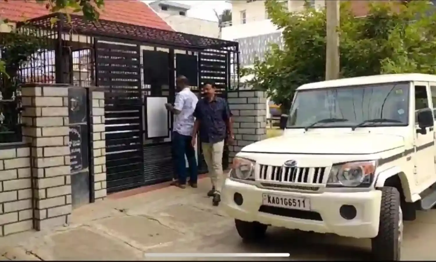 Karnataka: అవినీతి అధికారుల ఇళ్లలో లోకాయుక్త సోదాలు Karnataka: అవినీతి అధికారుల ఇళ్లలో లోకాయుక్త సోదాలు