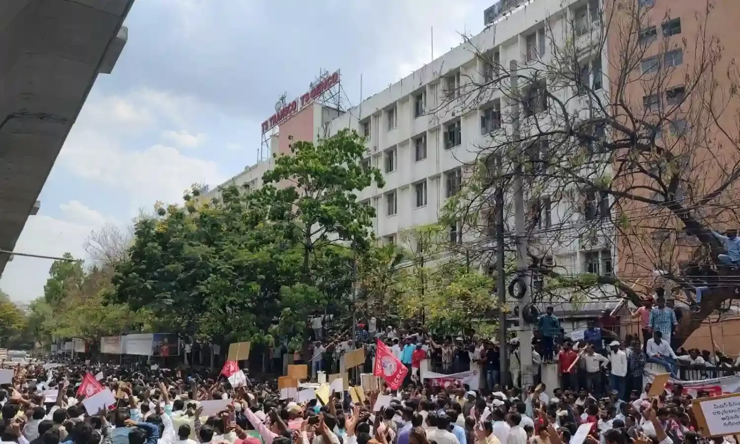 ఛలో విద్యుత్ సౌధ నేపథ్యంలో పోలీసుల అలెర్ట్ ఛలో విద్యుత్ సౌధ నేపథ్యంలో పోలీసుల అలెర్ట్