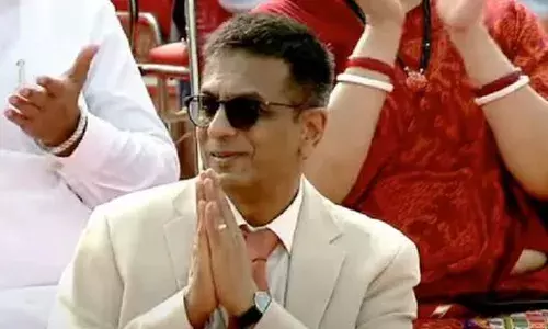 CJI: మహిళల గౌరవాన్ని తగ్గించే మూస పదాలు వద్దు CJI: మహిళల గౌరవాన్ని తగ్గించే మూస పదాలు వద్దు