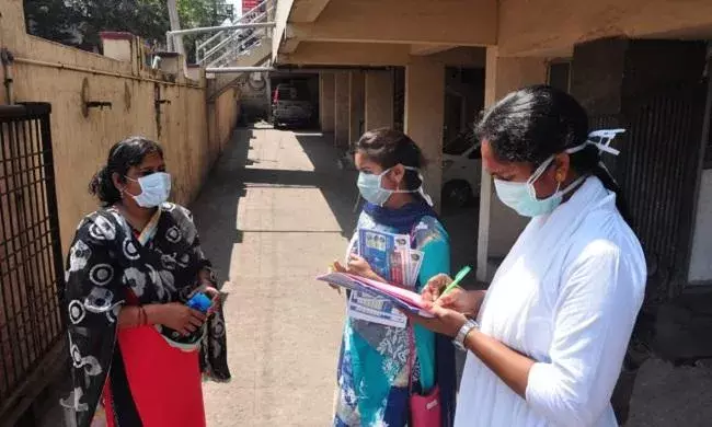 సత్యసాయి జిల్లాలో వాలంటీర్ల ఓవరాక్షన్‌