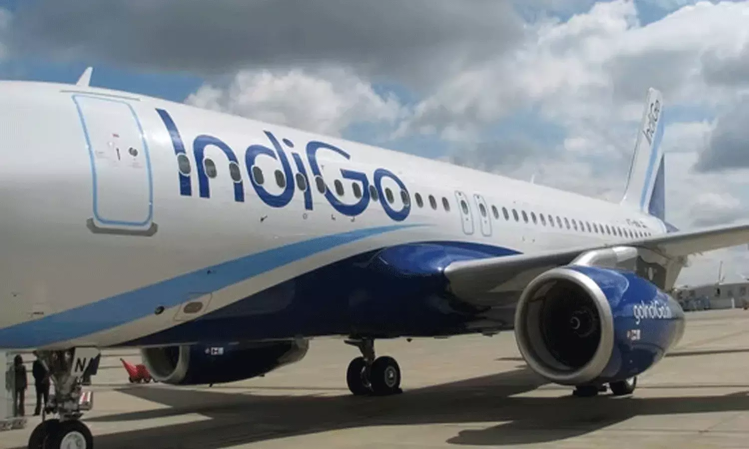 విమానం టేకాఫ్ కావడానికి కొద్ది క్షణాల ముందు పైలట్ మృతి విమానం టేకాఫ్ కావడానికి కొద్ది క్షణాల ముందు పైలట్ మృతి