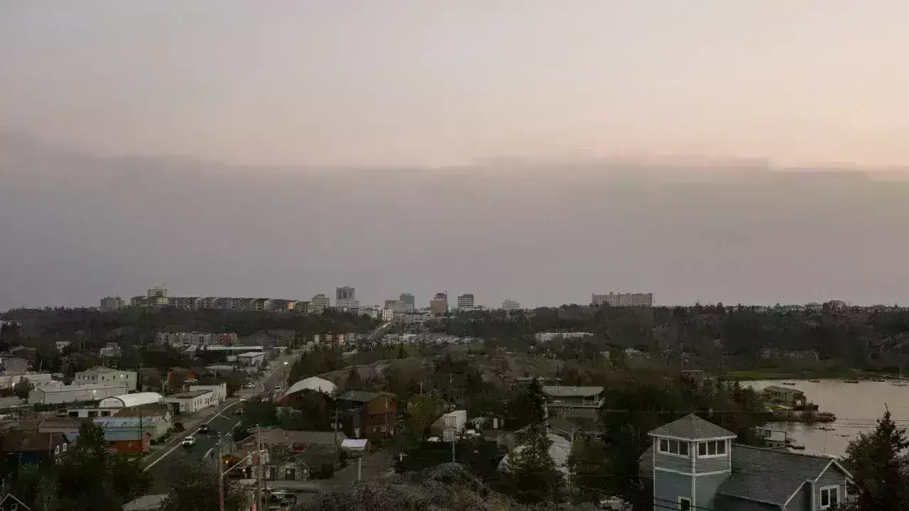 Canada Wildfire: కెనడా వైపు దూసుకొస్తున్న కార్చిచ్చు, Canada Wildfire: కెనడా వైపు దూసుకొస్తున్న కార్చిచ్చు,