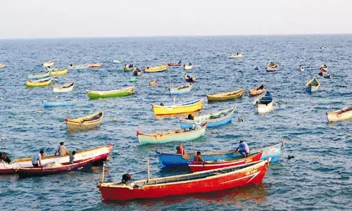 గుజరాత్.. శ్రీకాకుళం మత్స్యకారులకు తప్పిన ప్రాణాపాయం