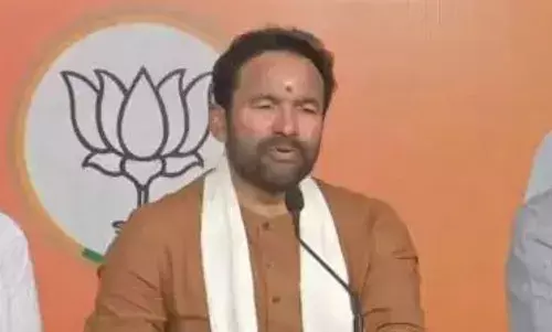 రైల్వే పనులకు కూడా రాష్ట్ర ప్రభుత్వం సహకరించడం లేదు రైల్వే పనులకు కూడా రాష్ట్ర ప్రభుత్వం సహకరించడం లేదు