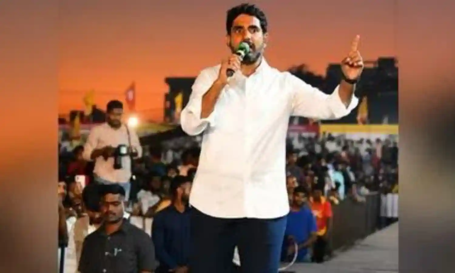 తెల్లవారే వరకు సాగిన యువగళం పాదయాత్ర తెల్లవారే వరకు సాగిన యువగళం పాదయాత్ర