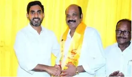 టీడీపీలో చేరిన యార్లగడ్డ వెంకట్రావు టీడీపీలో చేరిన యార్లగడ్డ వెంకట్రావు