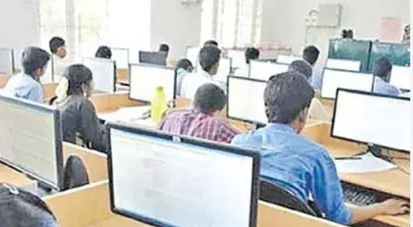 Telangana: PGT గురుకుల ఆన్లైన్ పరీక్షలో సాంకేతిక సమస్య Telangana: PGT గురుకుల ఆన్లైన్ పరీక్షలో సాంకేతిక సమస్య