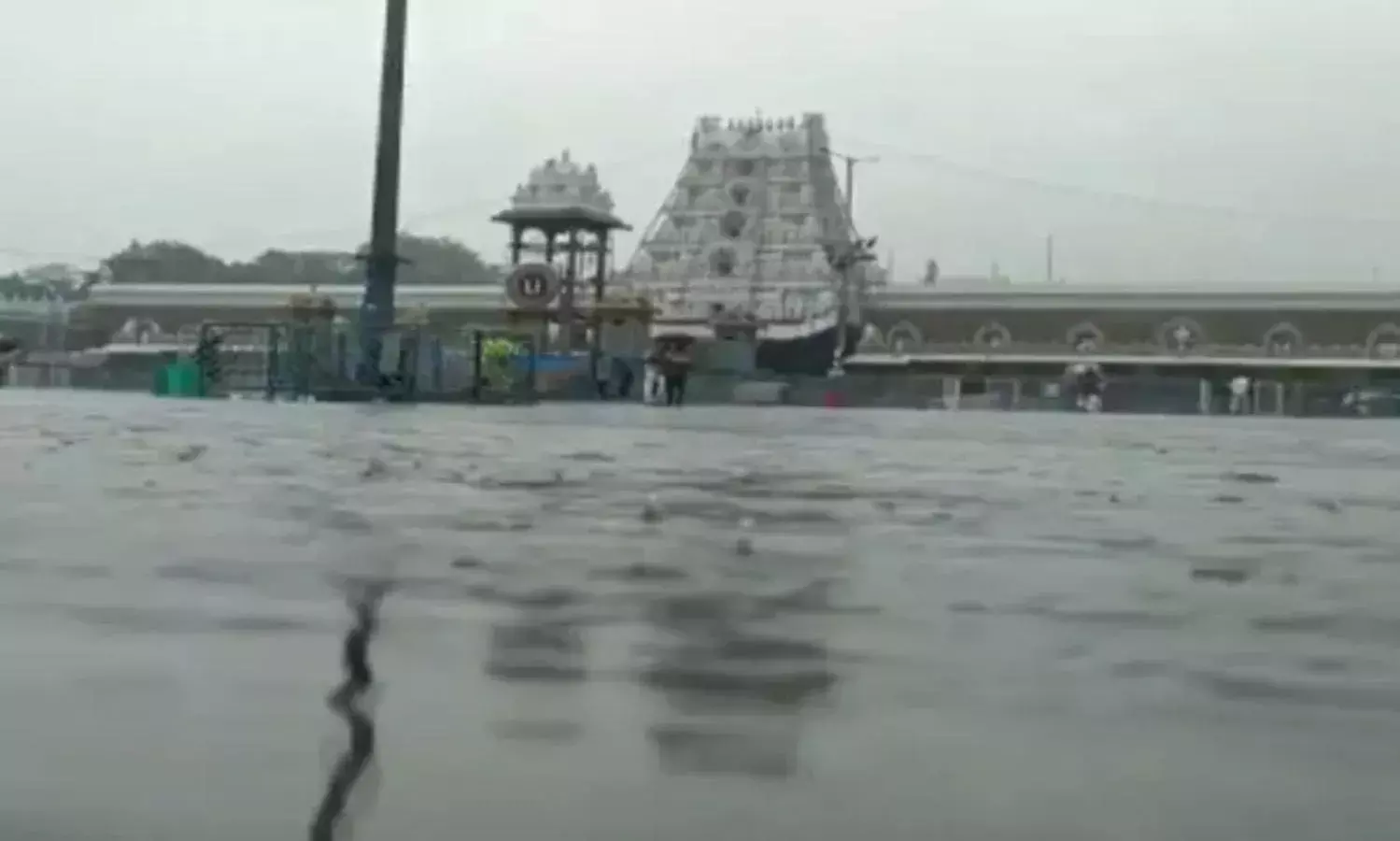 ఏలూరు జిల్లా ద్వారకా తిరుమలలో భారీ వర్షం