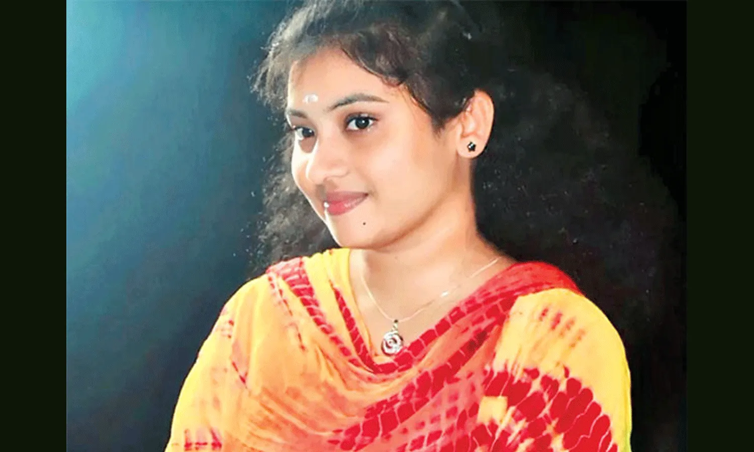 ప్రియుడి మరణాన్ని జీర్జించుకోలేక ప్రియురాలు.. ప్రియుడి మరణాన్ని జీర్జించుకోలేక ప్రియురాలు..