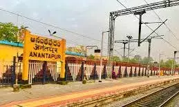 అనంతపురం జిల్లా గార్లదిన్నెలో సినీఫక్కీలో చోరీ అనంతపురం జిల్లా గార్లదిన్నెలో సినీఫక్కీలో చోరీ